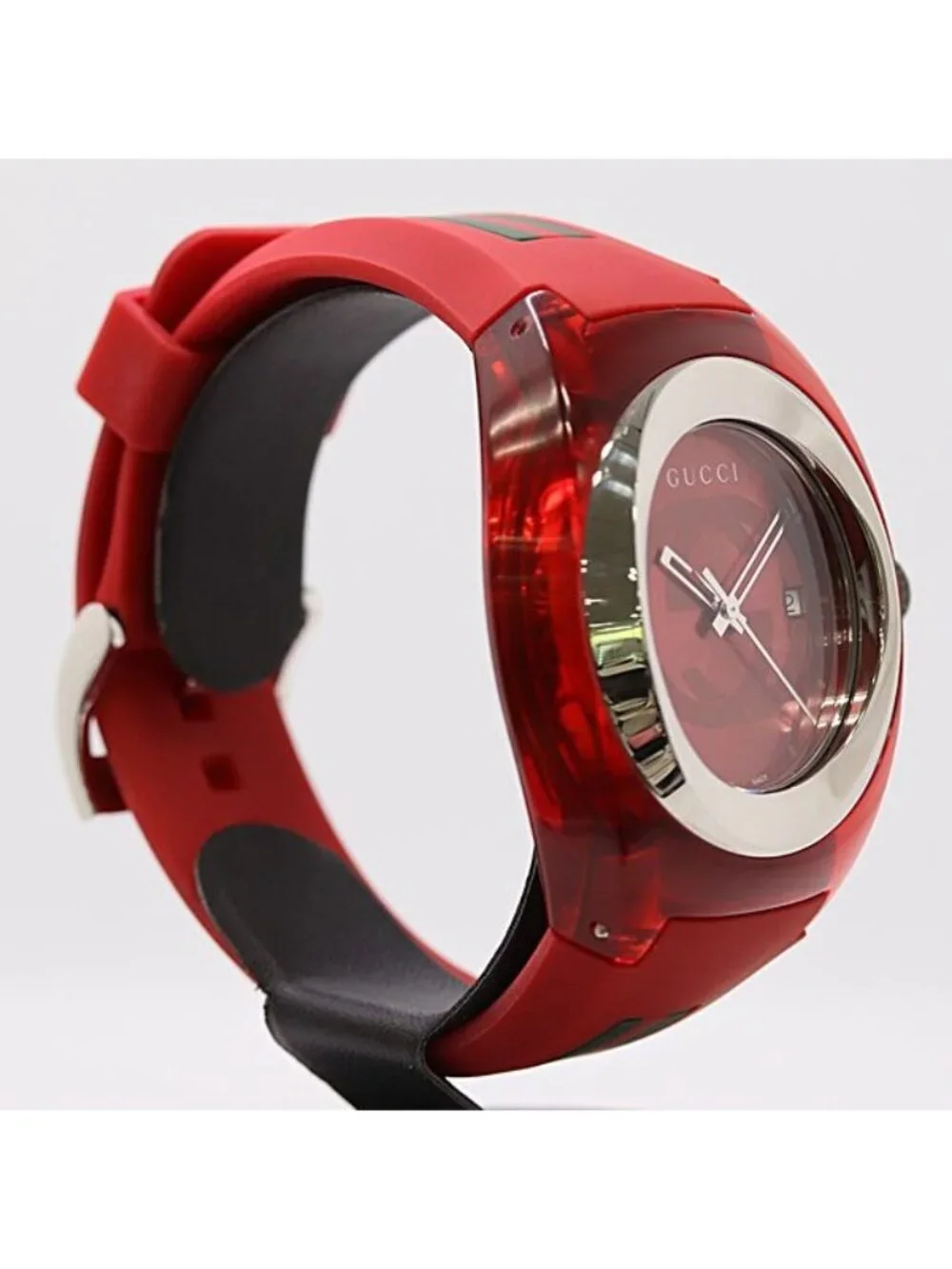 Gucci Sync 137.1 Date Quartz Red Dial Watch